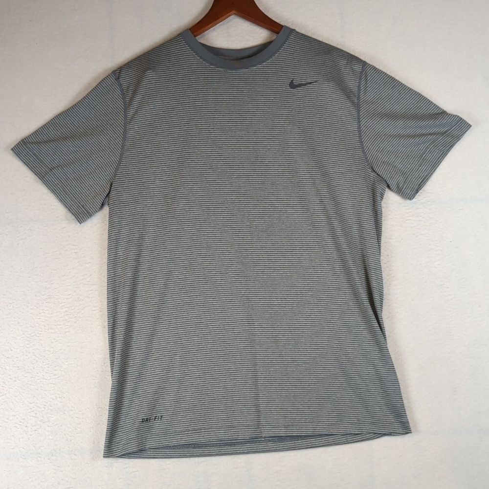 Nike Grey Striped Athletic Sports Men's Short Sleeve‎ Shirt L